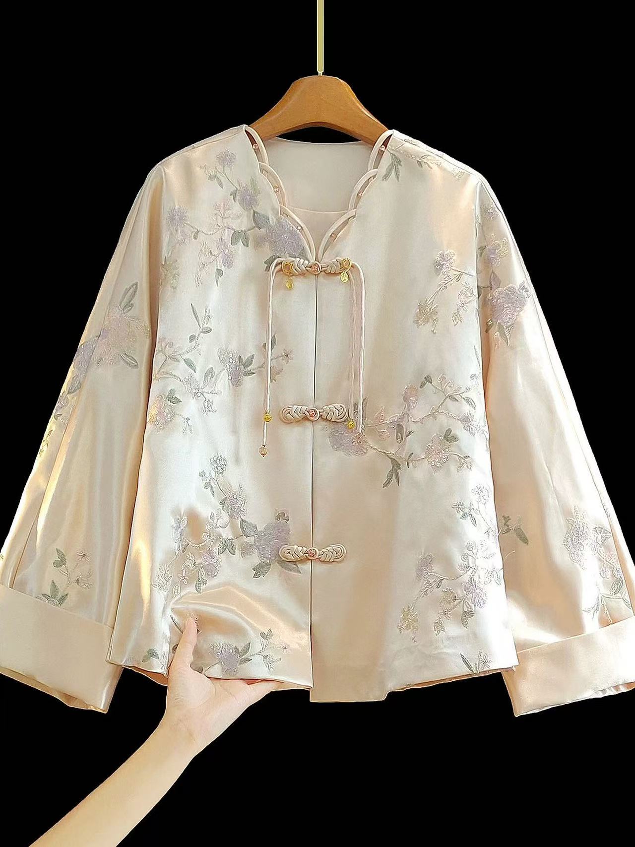 秋季新中式国风刺绣短外套女时尚气质复古百搭圆领上衣女宽松潮流