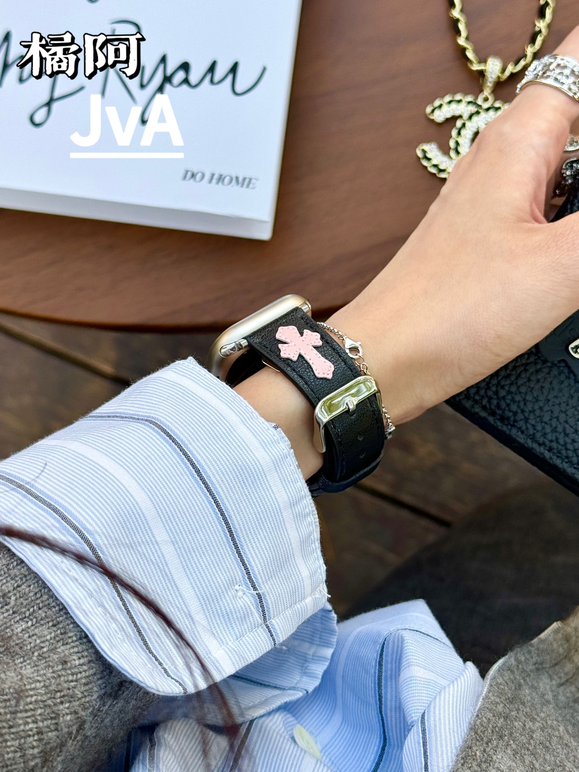 适用苹果手表11/10/9/8代十字架刺绣皮质表带超纤皮质高级手腕带