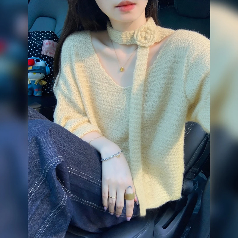 氛围感慵懒风V领玫瑰花飘带挂脖针织衫女2025冬季新款通勤衣服