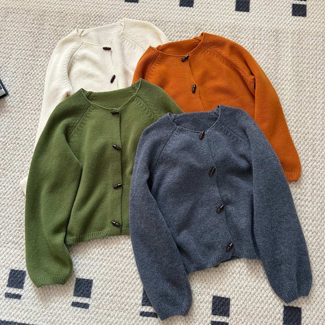 【米可家】插肩袖小木扣100全羊毛毛衣外套88062