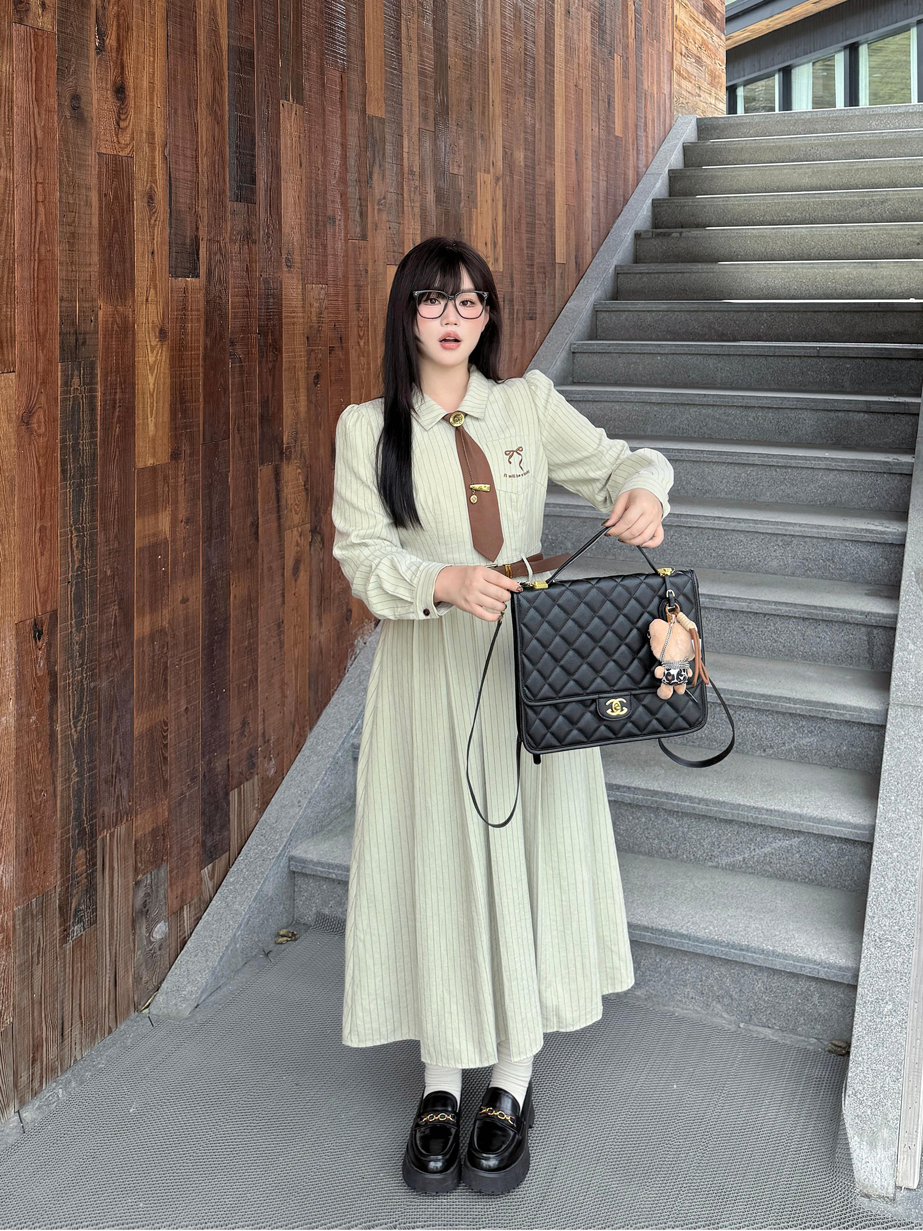 月半鱼【心动讯号】秋季刺绣蝴蝶结图案学院风彩色艺术生衬衫长裙女