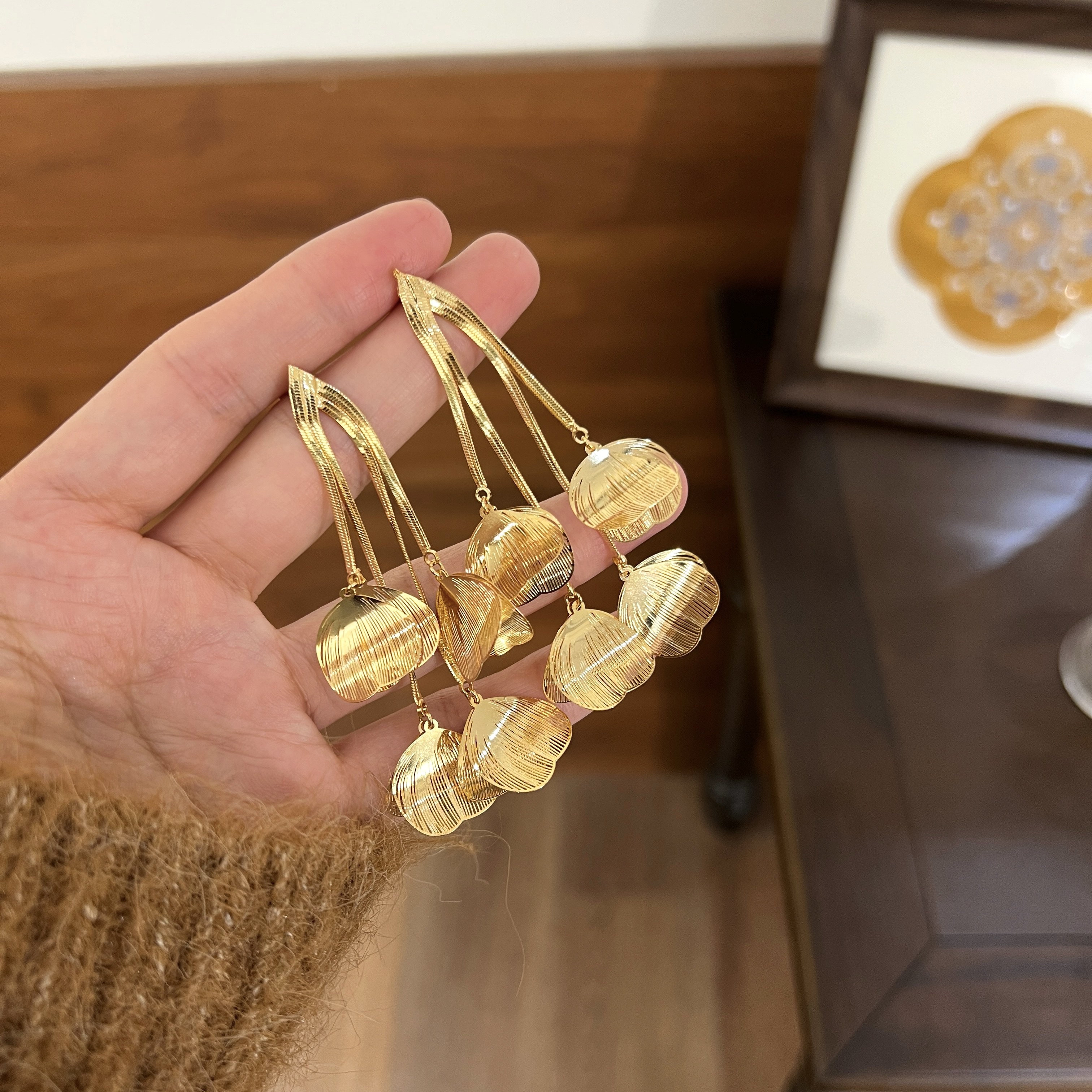 铜合金耳饰 新款镂空花瓣流苏耳环法式设计感耳坠轻奢高级感耳饰