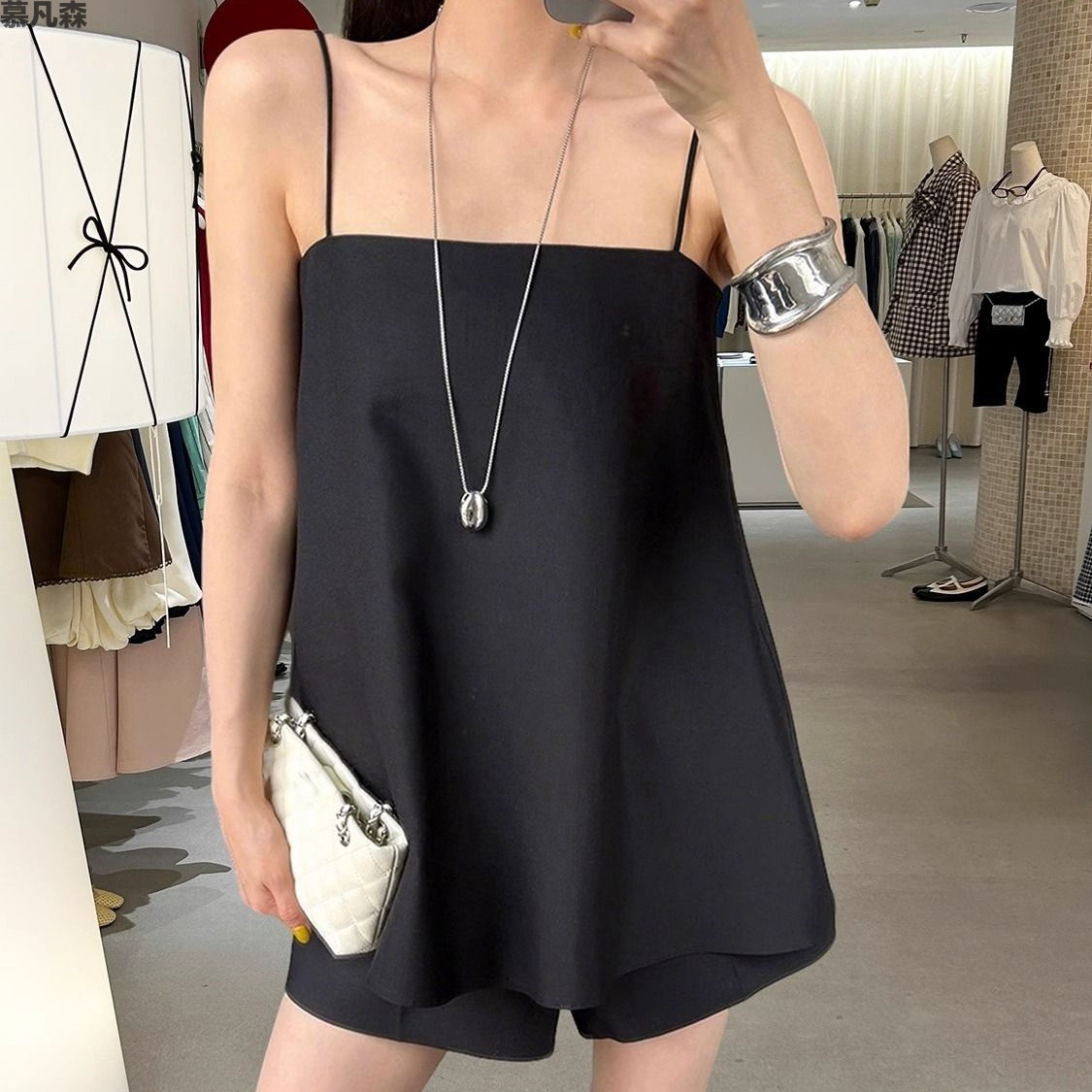 十三行2025夏季一字肩吊带背心上衣高腰宽松休闲短裤两件套装女