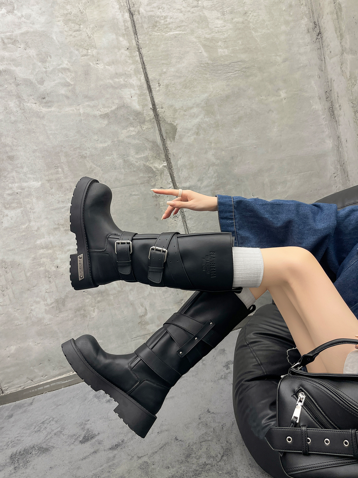 2025时装靴厚底黑色系带英伦风时尚百搭单靴女靴马丁靴