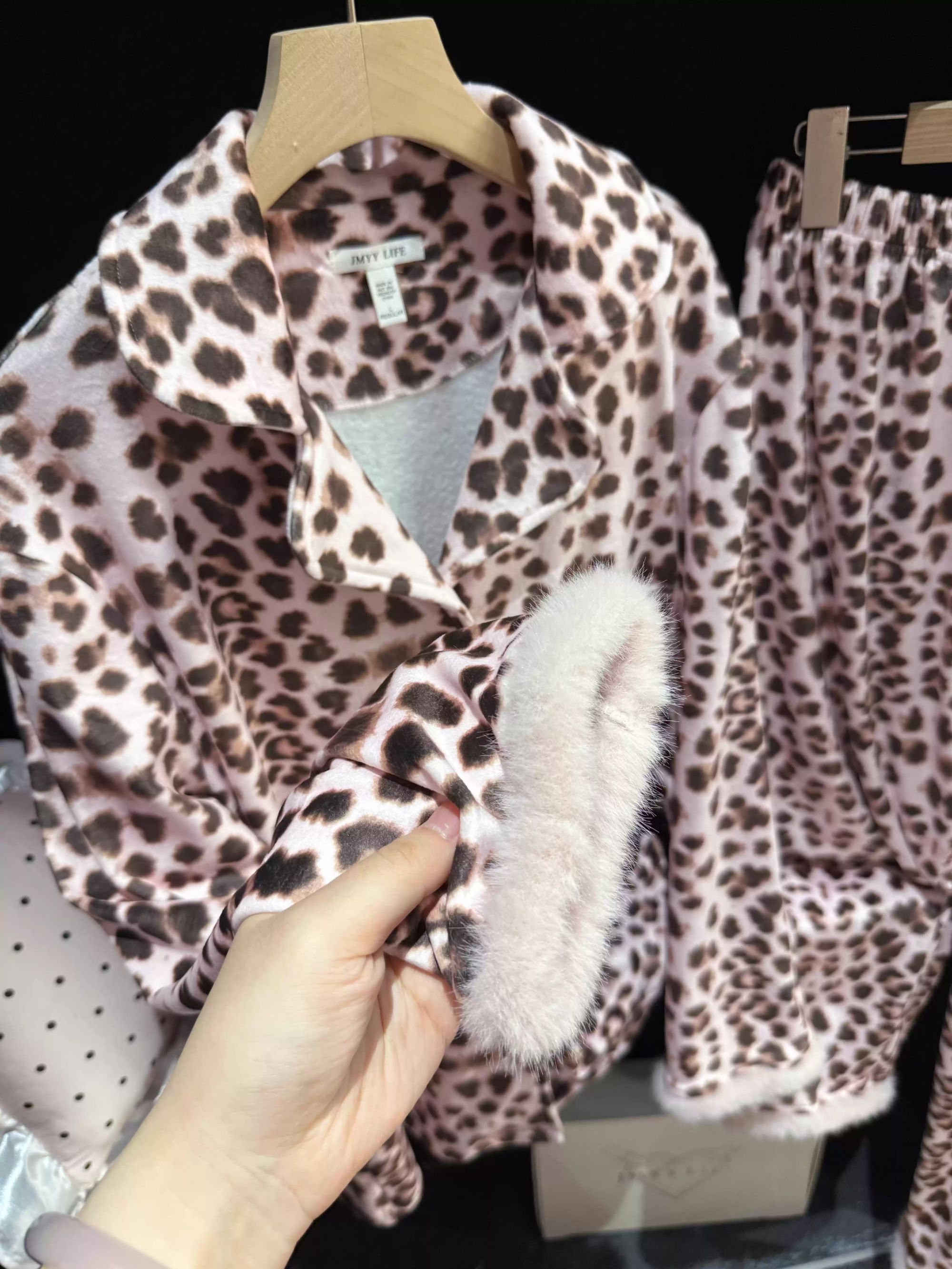 粉色豹纹 海岛绒睡衣女秋冬软糯新款保暖甜美少女豹纹宽松家居服