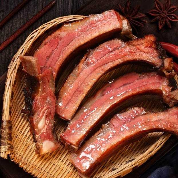 正宗四川特产美食农家传统柏树枝柴火烟熏腊排骨腊肉鸭脚姐姐视频