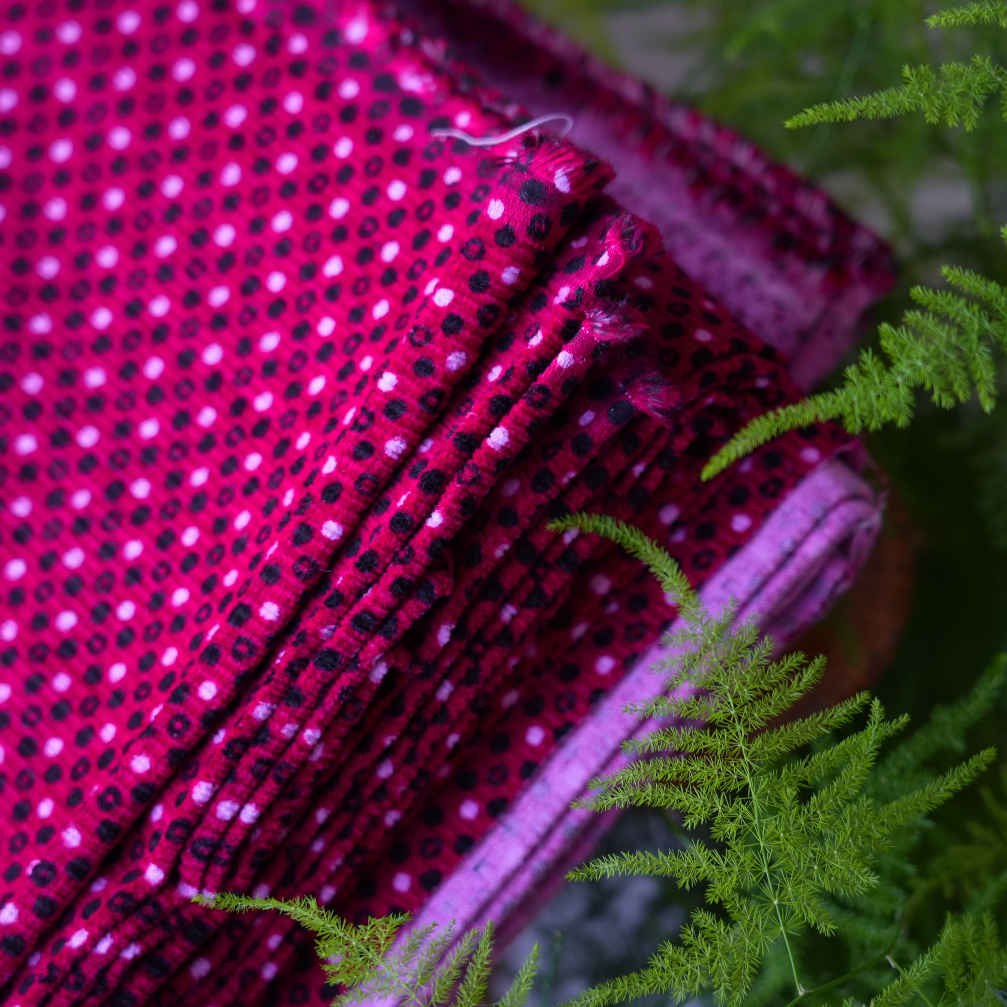 酒红色灯芯绒条绒纯棉灯芯绒细条绒布料 手工鞋面服装印花面料