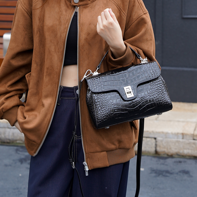 时尚气质真皮大容量单肩斜挎包女包2025秋冬新款鳄鱼纹牛皮手提包