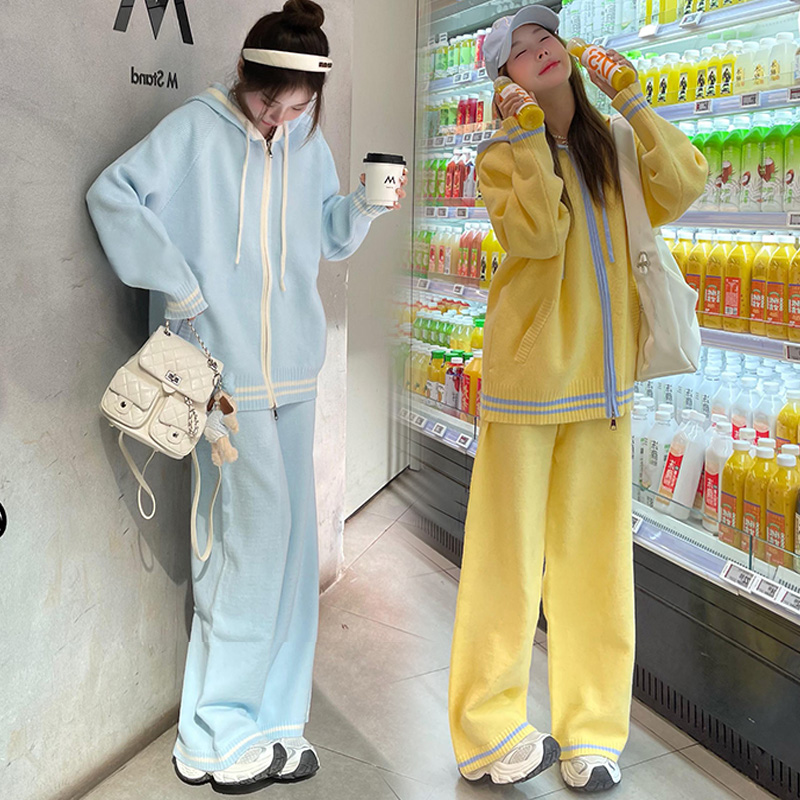 2025孕妇秋冬新品软糯连帽时尚毛衣休闲阔腿裤毛衣宽松洋气套装