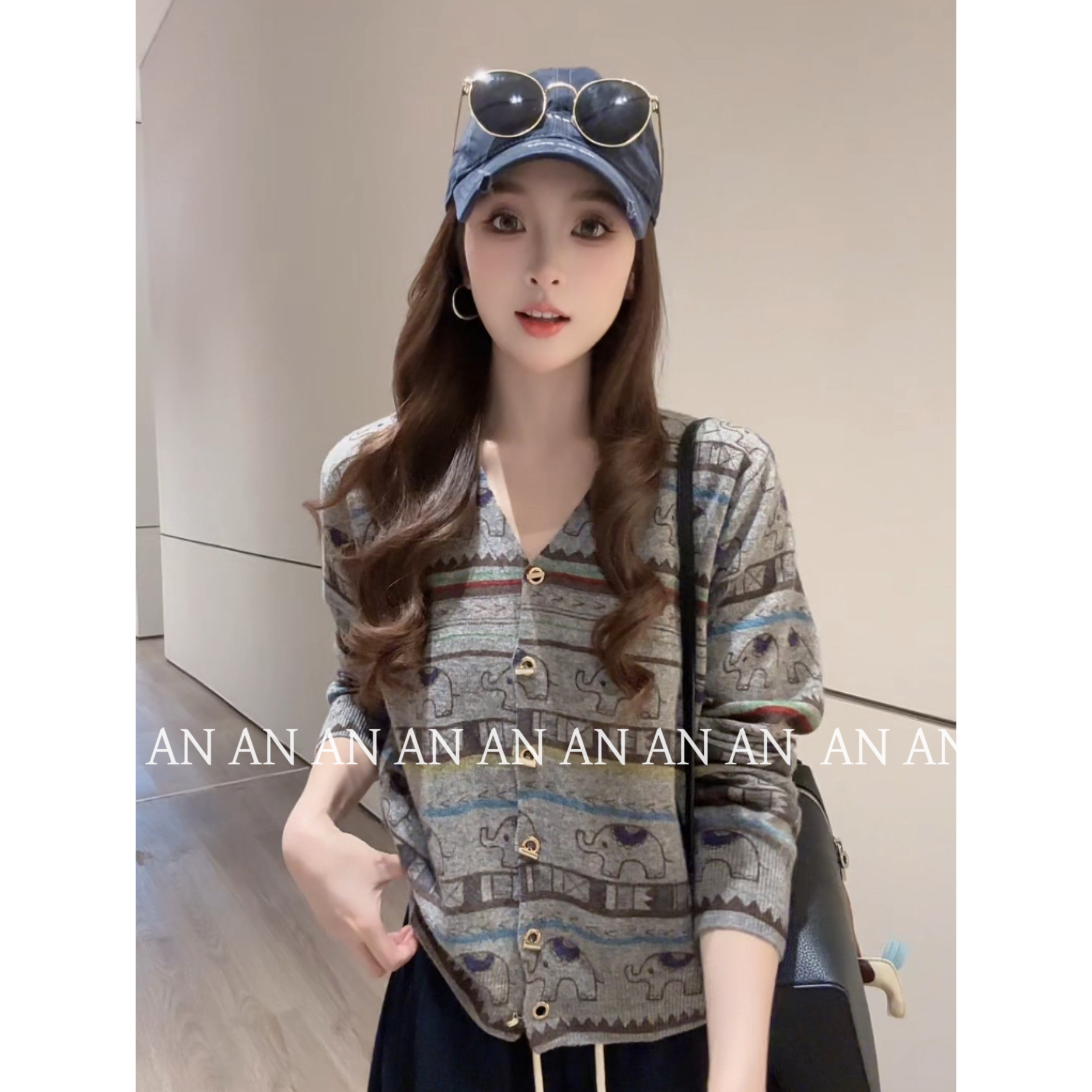 C09216复古洋气显瘦慵懒风撞色软糯V领大象印花针织毛衣外套
