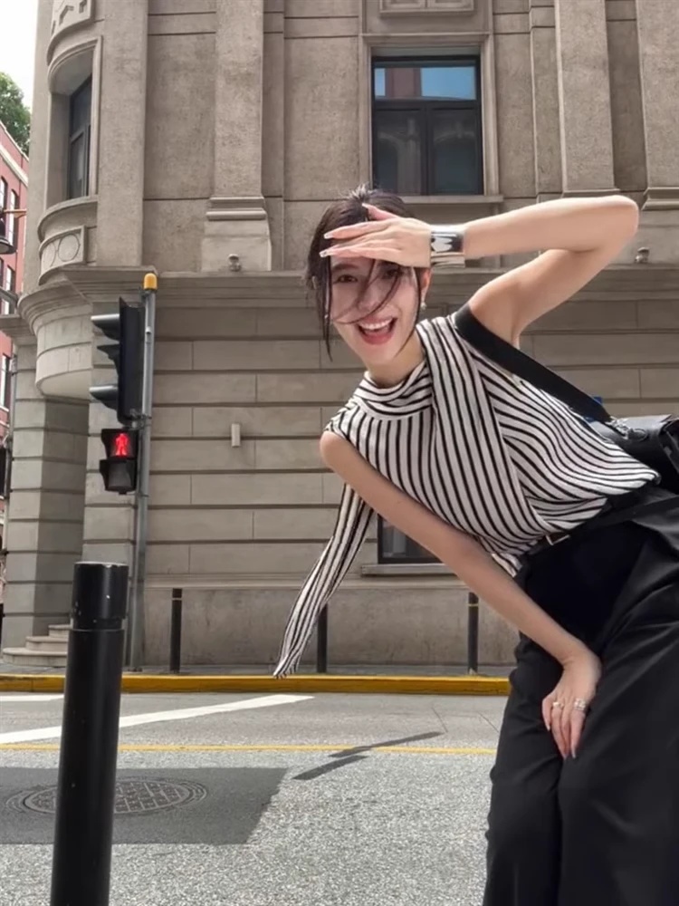 法式简约竖条纹上衣2025夏季新款高级感小众气质挂脖无袖背心衬衫