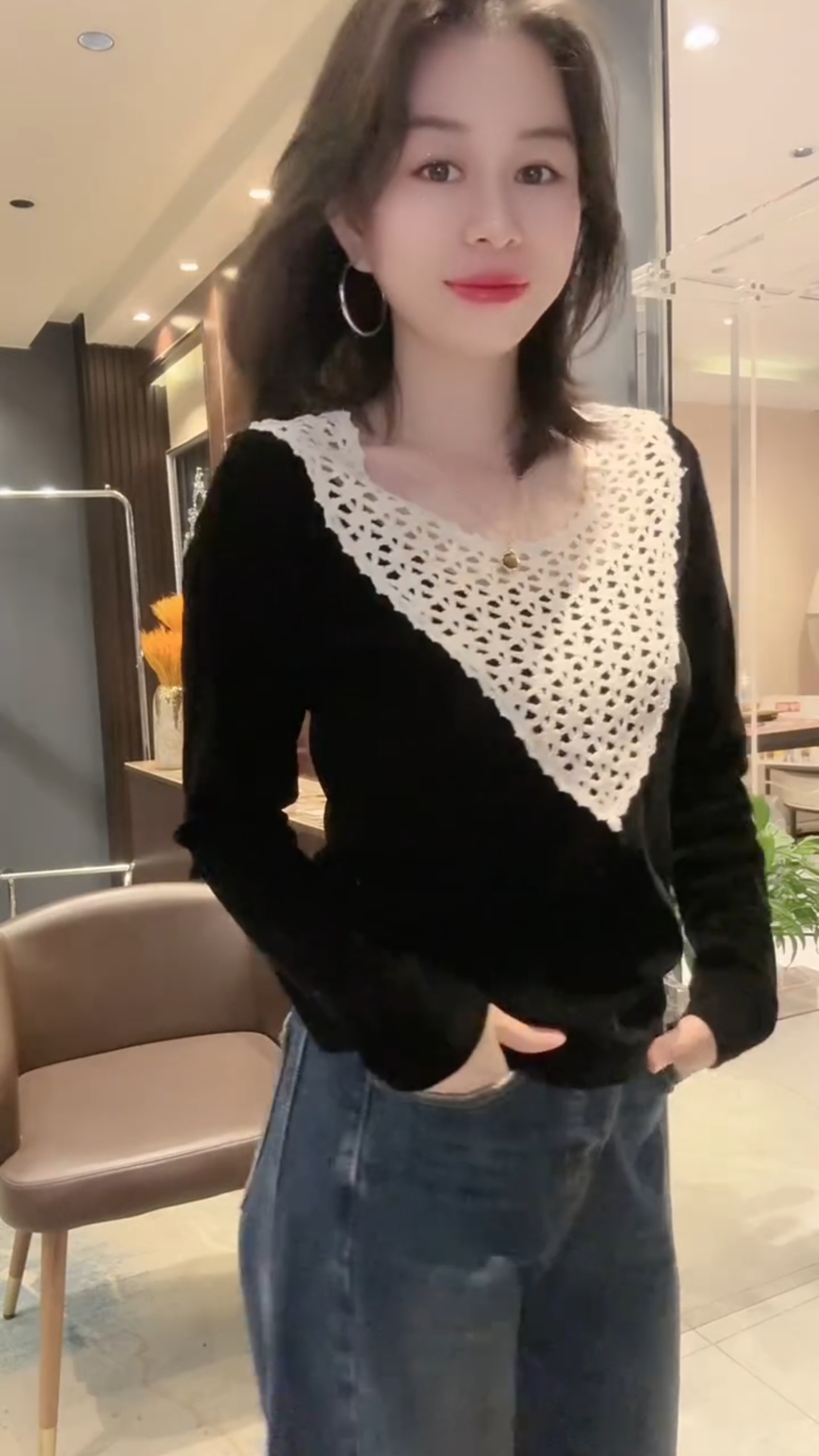 欧货设计感丝绒拼接镂空洋气小衫2025秋季新款气质百搭修身T恤女