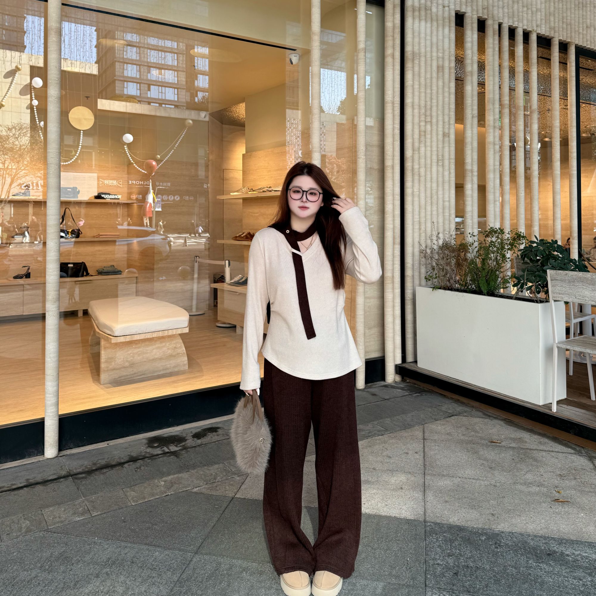 南岛风大码女装2025新款胖mm减龄显瘦针织衫V领打底上衣ZWW1113