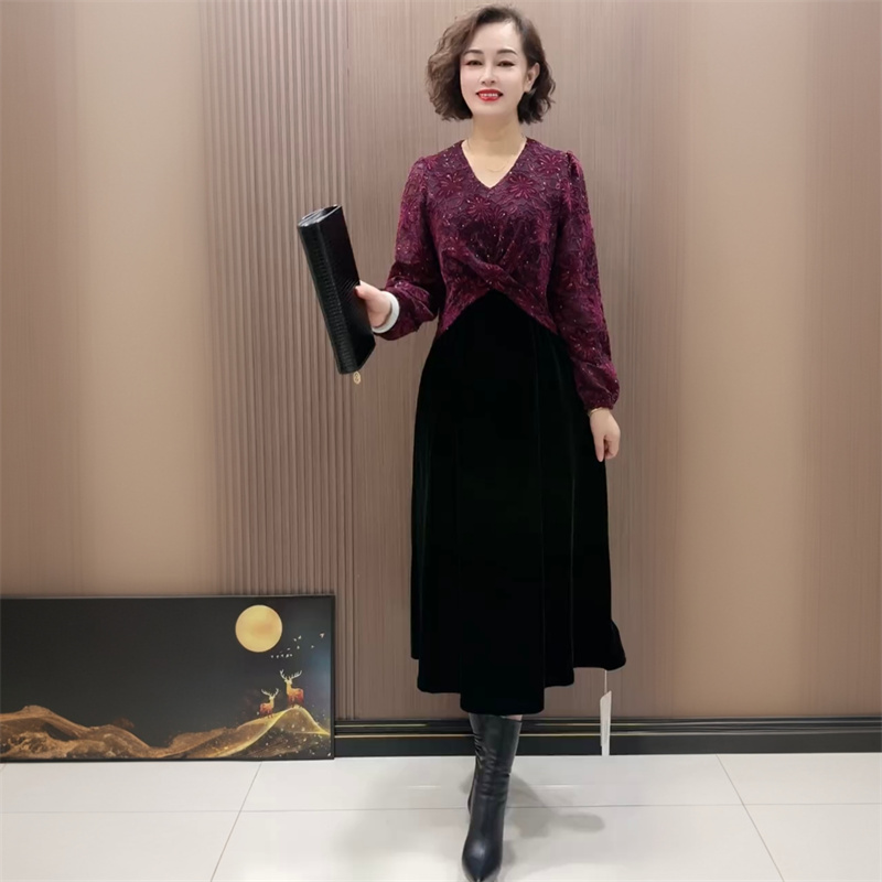 贵夫人高端气质中年妈妈装时尚洋气撞色拼金丝绒过膝长款连衣裙女