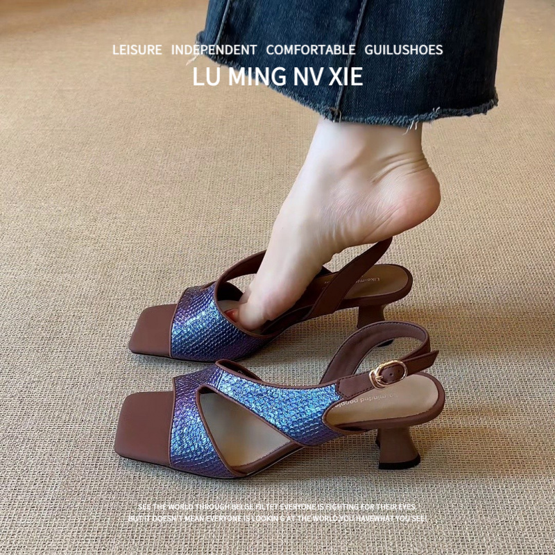 羊皮版！2025新款法式复古方头一字扣粗跟凉鞋女款小羊皮凉鞋不累