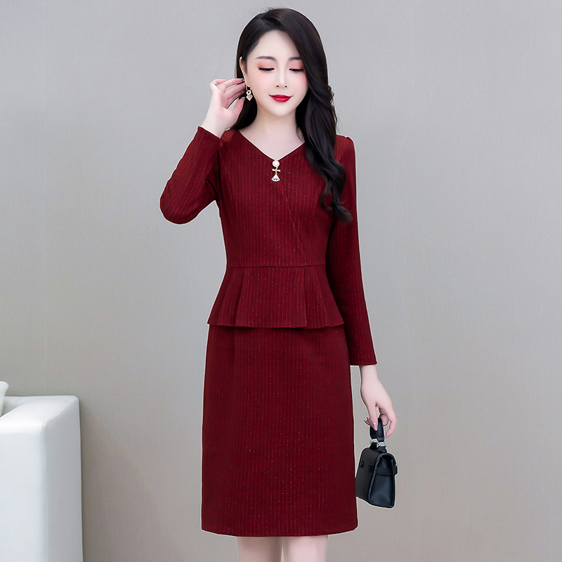 连衣裙裙子显瘦气质针织时尚修身春秋长袖洋气女神打底红色收腰