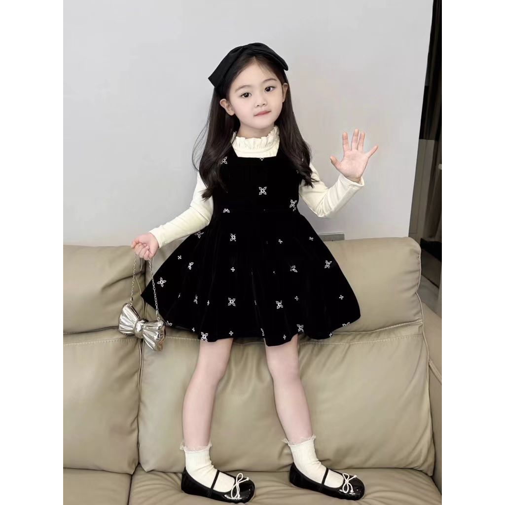 女童赫本风小黑裙子秋冬季新款方领绣花丝绒背心裙公主碎花连衣裙