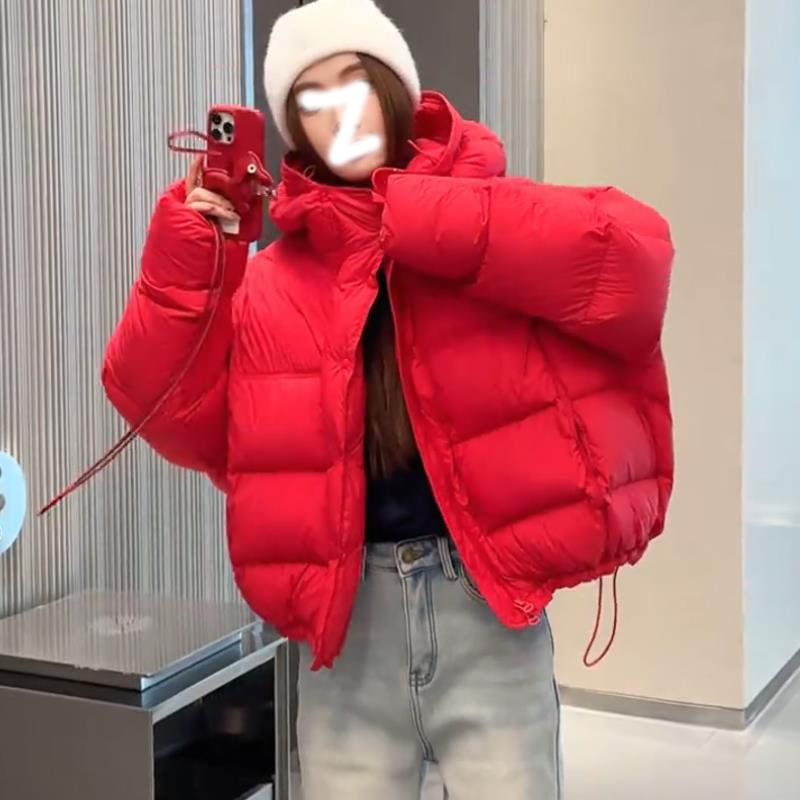 红色服女2025年新款冬季连帽短款加厚面包服高级感冬天外套羽绒服
