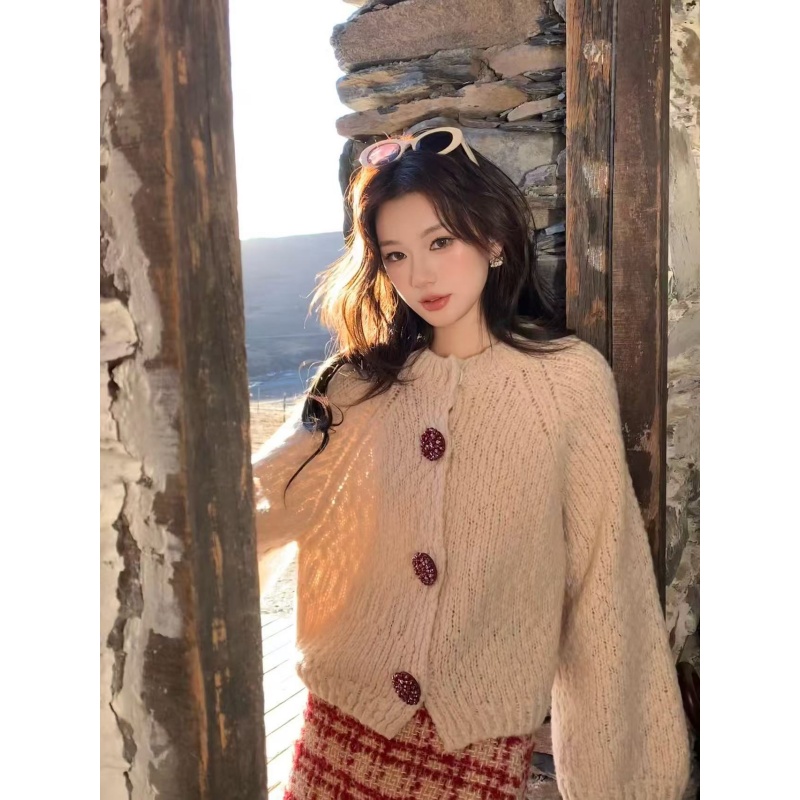 法式软糯复古圆领纽扣针织开衫女秋冬新款高腰百搭格子短裙两件套