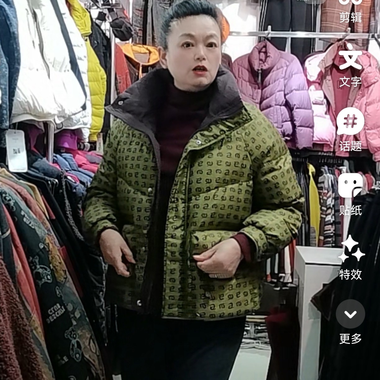 新款时尚洋气立领宽松休闲印花服女款冬季外套