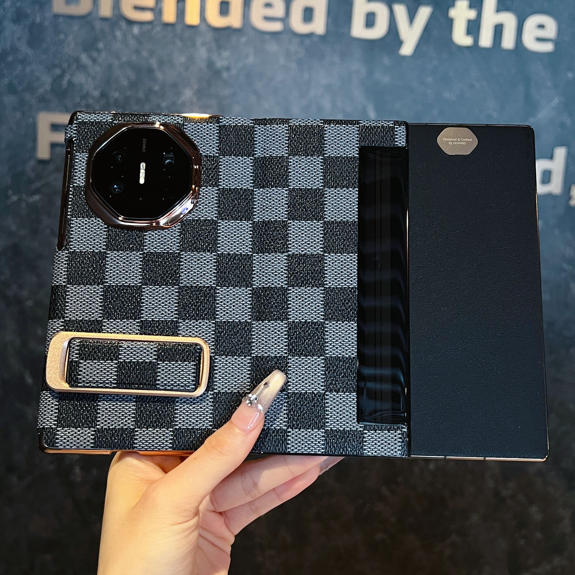 适用华为Mate XT三折叠屏翻盖手机壳格子纹商务XT全包防摔保护套