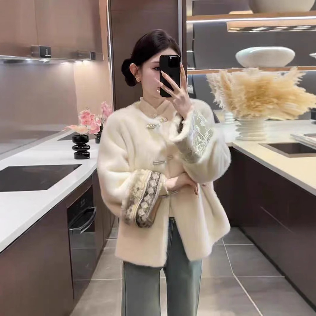 独特超好看新中式国风白色拼接加厚毛毛外套减龄漂亮洋气唐装上衣