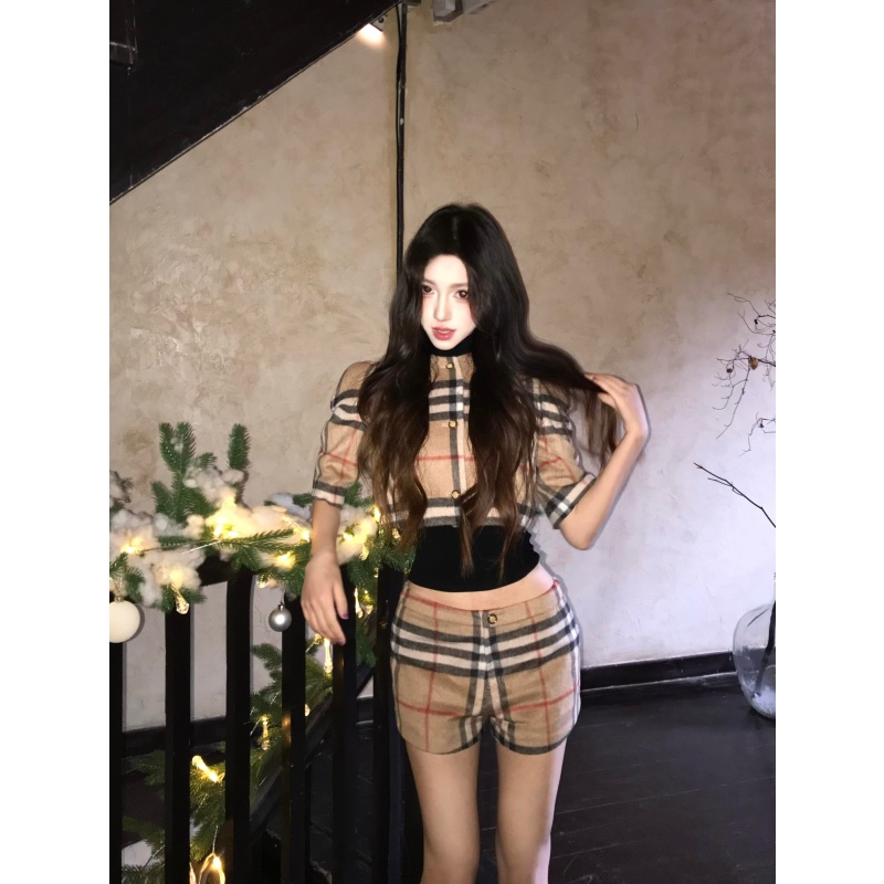 复古高级感套装秋季新款格纹收腰短款上衣高腰显瘦休闲短裤三件套