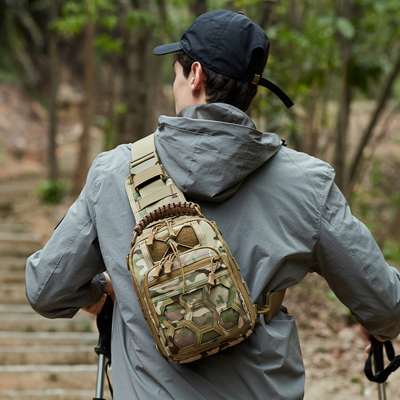 男士多功能战术胸包单肩斜挎户外骑行防水耐磨休闲迷彩包男路亚包