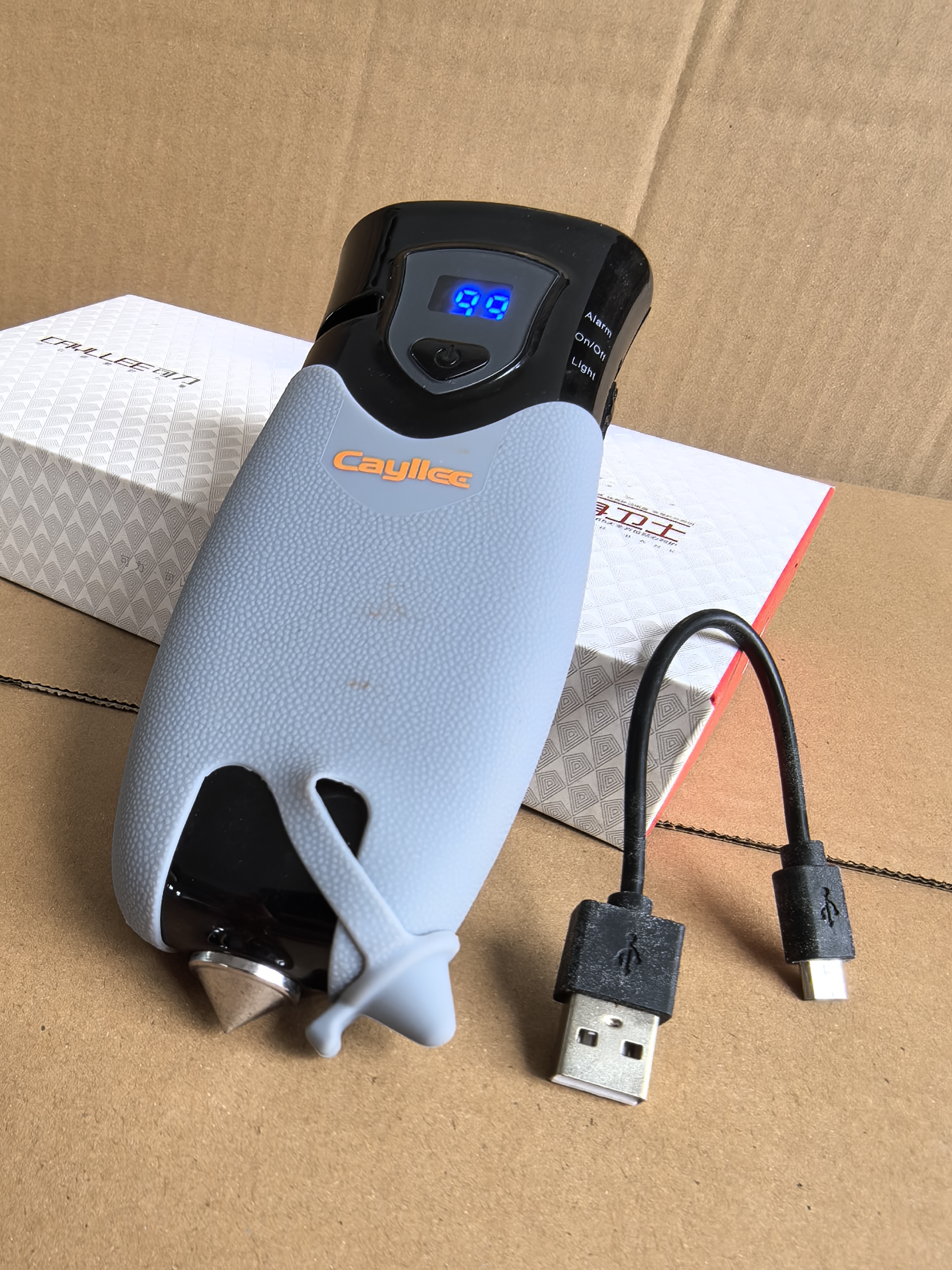 W区高品质带警示手电筒（颜色随机）