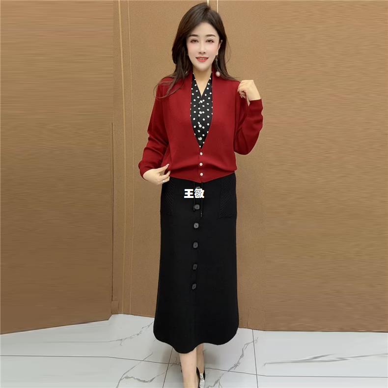 秋冬中年妈妈装假两件波点针织衫长袖宽松大码洋气短款打底衫毛衣