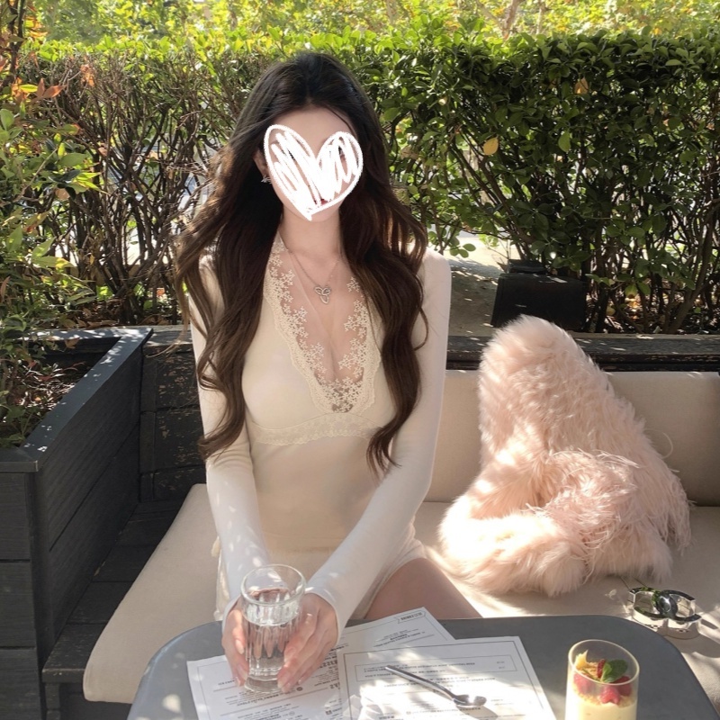 2025年冬季新款加绒心机叠穿v领蕾丝拼接性感辣妹修身显瘦女上衣