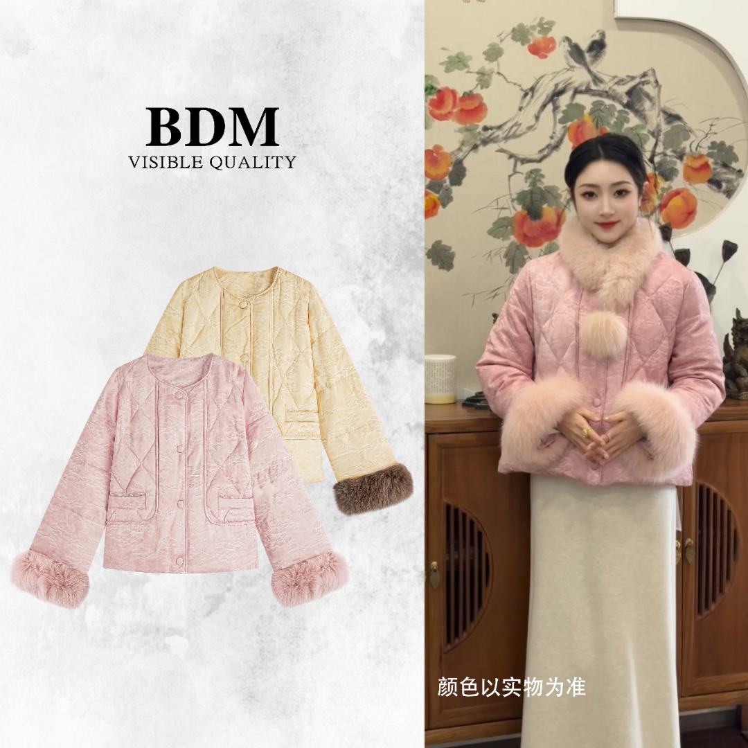 佰搭美【粉黛桃酥】狐狸毛白鹅绒外套短款高端人丝印花羽绒服25211