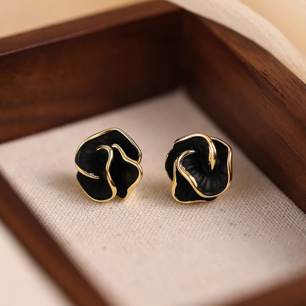 铜合金耳饰 126-复古女原创设计黑色山茶花耳钉宫廷风耳饰时尚