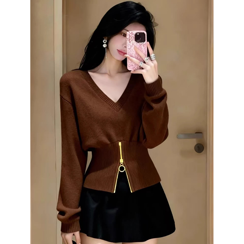轻熟风V领掐腰针织衫女秋冬2026新款半拉链开叉下摆长袖短款上衣