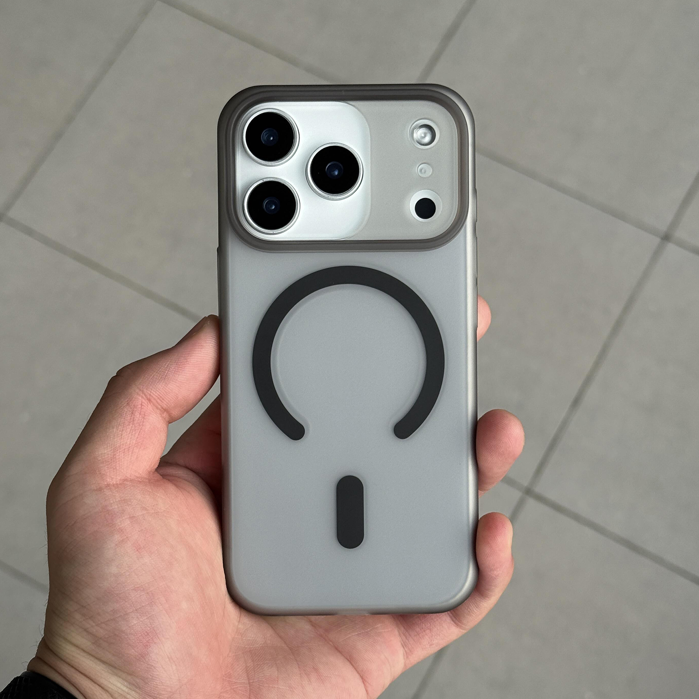 适用苹果17ProMax肤感手机壳半透明全包简约磨砂磁吸防摔男保护套