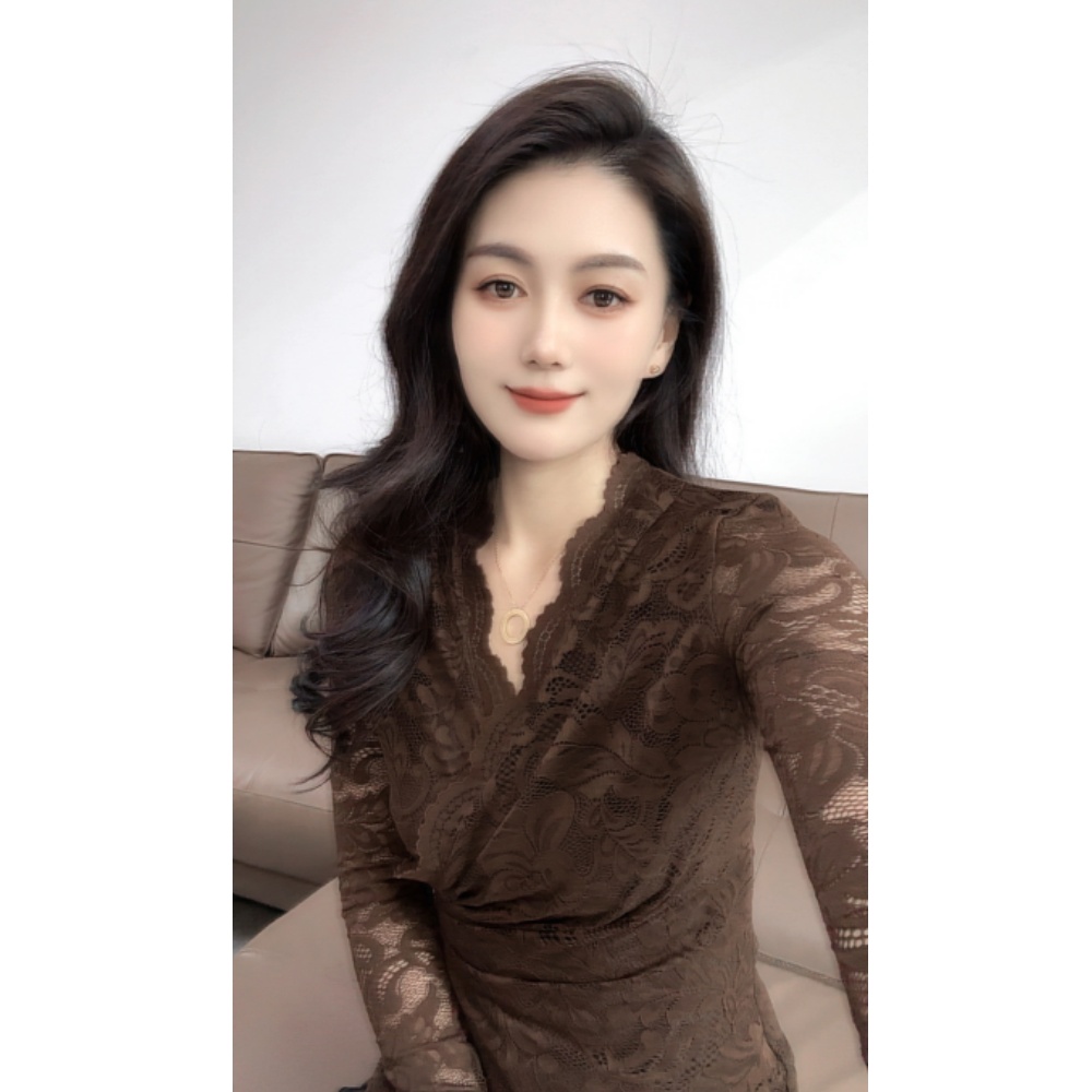2025年秋冬新款V领蕾丝打底衫遮肚显瘦蕾丝衫纯色百搭长袖女通勤