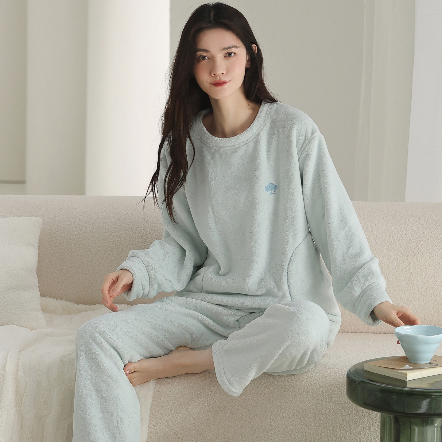 时尚新款珊瑚绒睡衣女士可外穿出门秋冬季加绒加厚保暖法兰绒套装