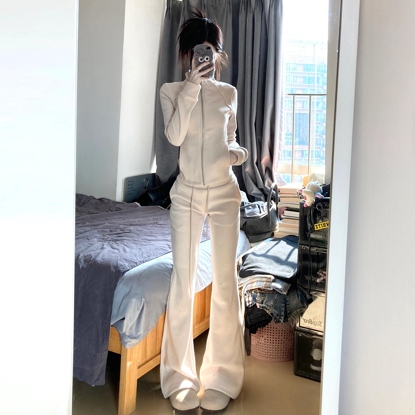 白色休闲运动套装女2025新款立领外套微喇裤早初秋季穿搭配一整套