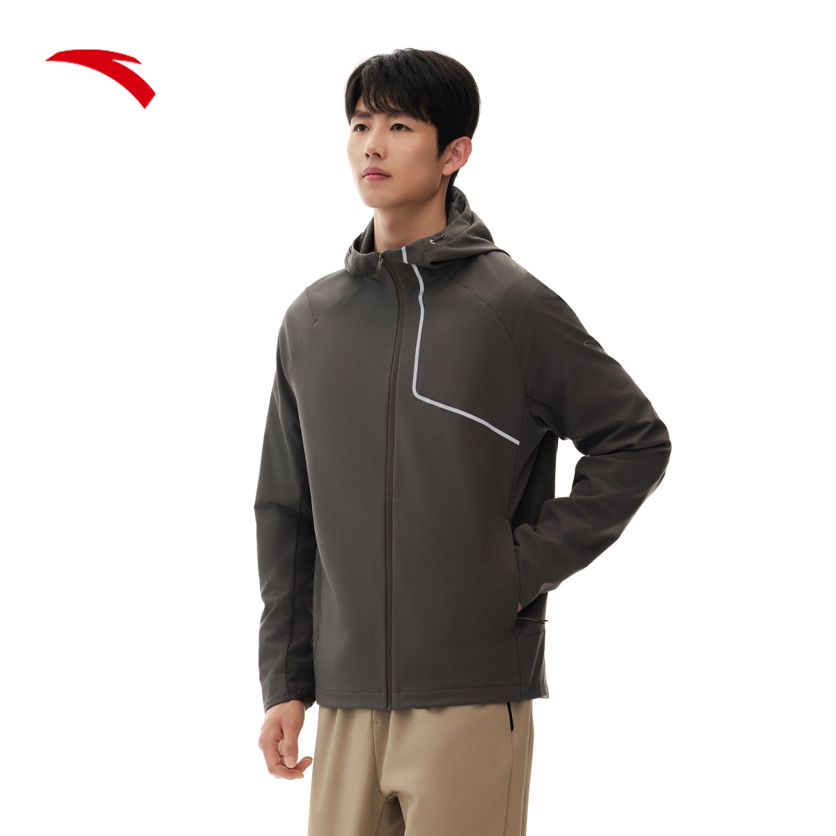 安踏越野防泼水外套春季防风耐磨简约百搭休闲流光风运动外套