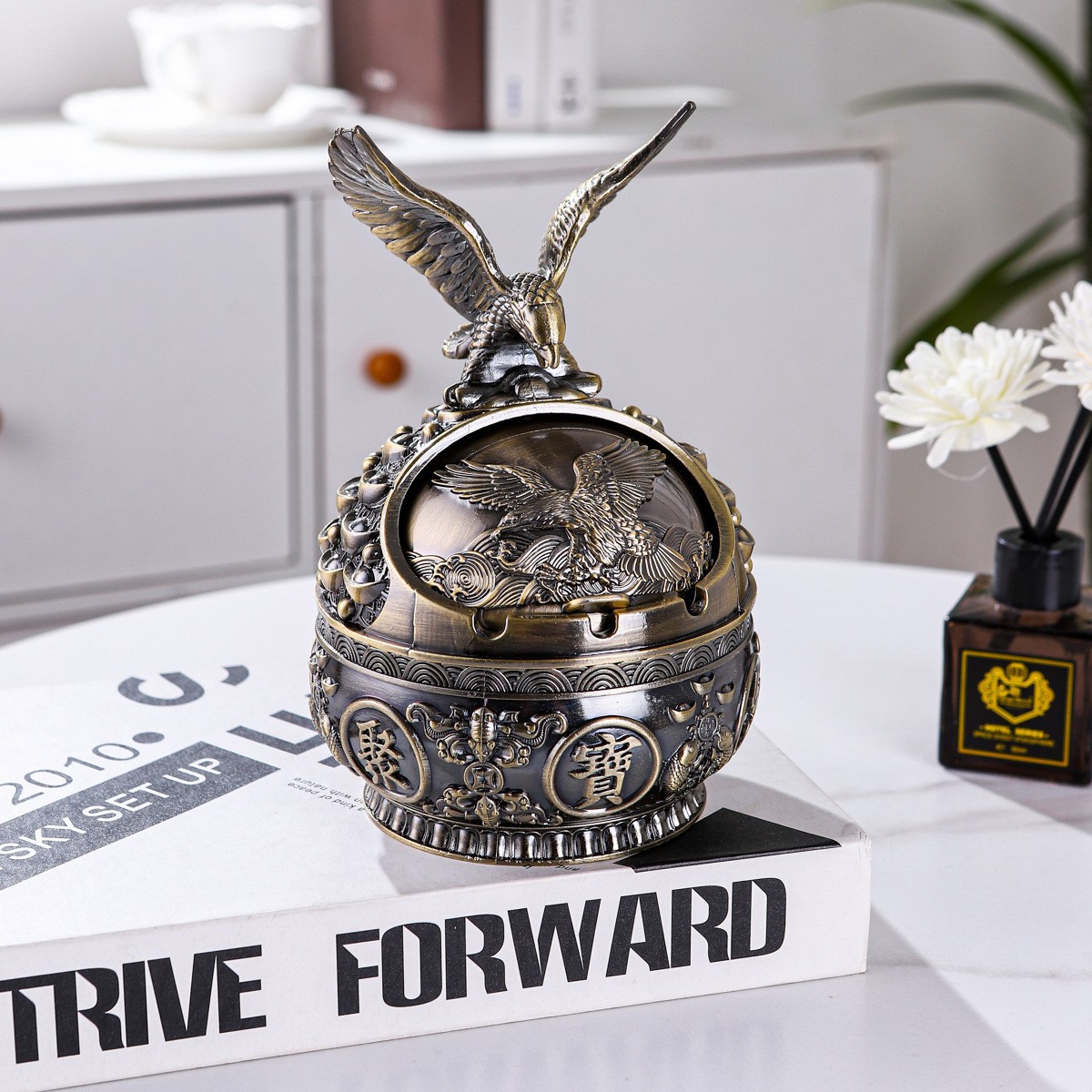 日本无印欧式金属十二生肖大号烟灰缸家用带盖复古防风防灰防摔办