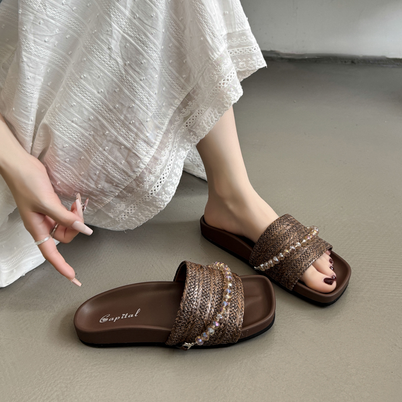 拖鞋女夏季外穿2025新款时尚百搭高级感水钻草编平底凉拖鞋一字拖