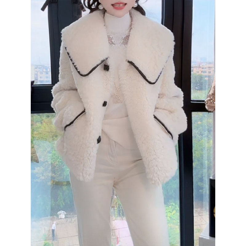 时尚气质小香风外套女2025冬季新款大翻领撞色保暖皮毛一体上衣潮