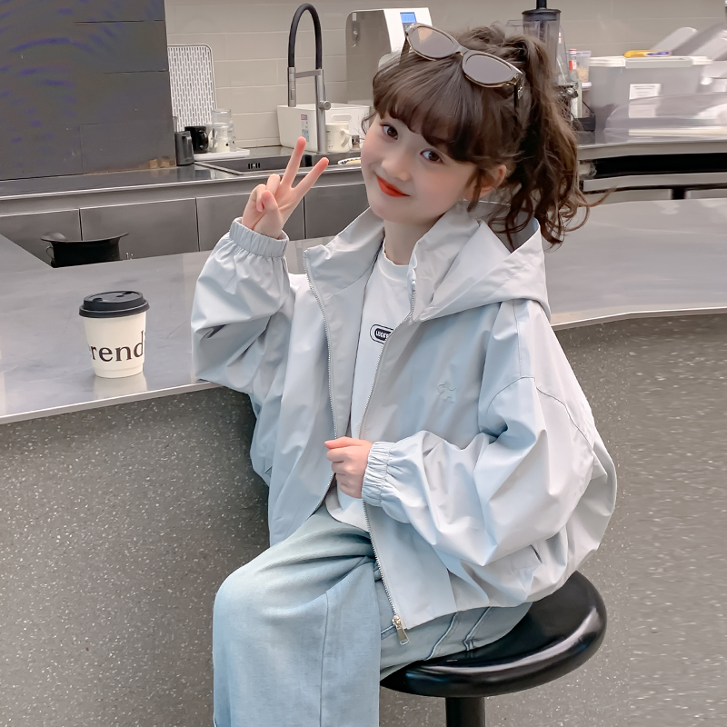 女童春装外套2025新款洋气儿童韩版冲锋衣女孩春秋季时髦连帽上衣