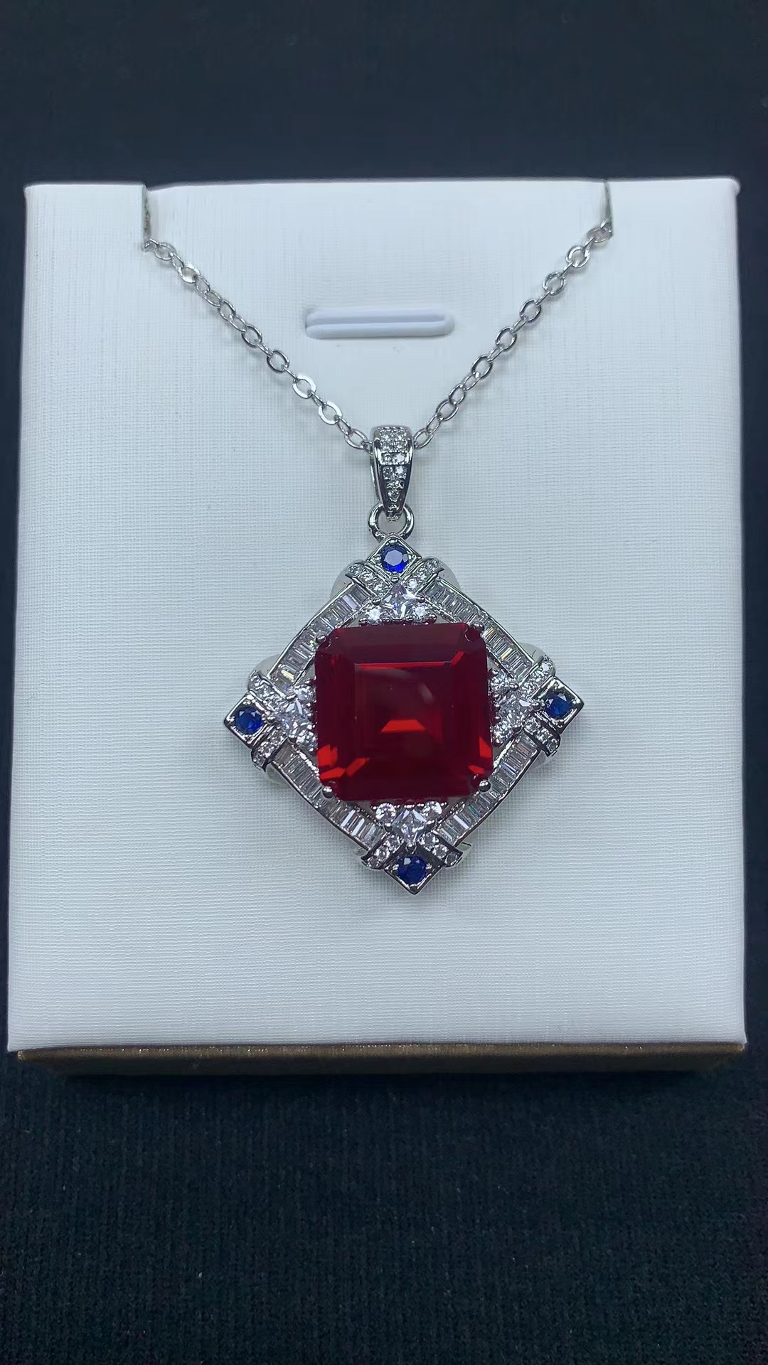 合金吊坠 0440 时尚百搭镶嵌正方形彩宝豪华吊坠红色轻奢坠链