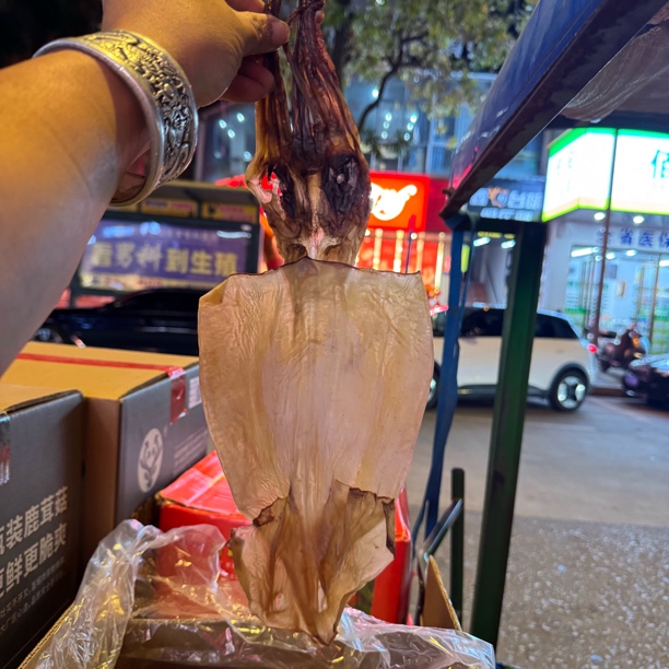 淡晒大鱿鱼干，海鲜干货手工晾晒爆炒煲汤食材