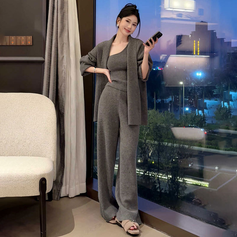 秋季套装女高级感气质洋气新款毛衣开衫背心+裤子针织套装三件套