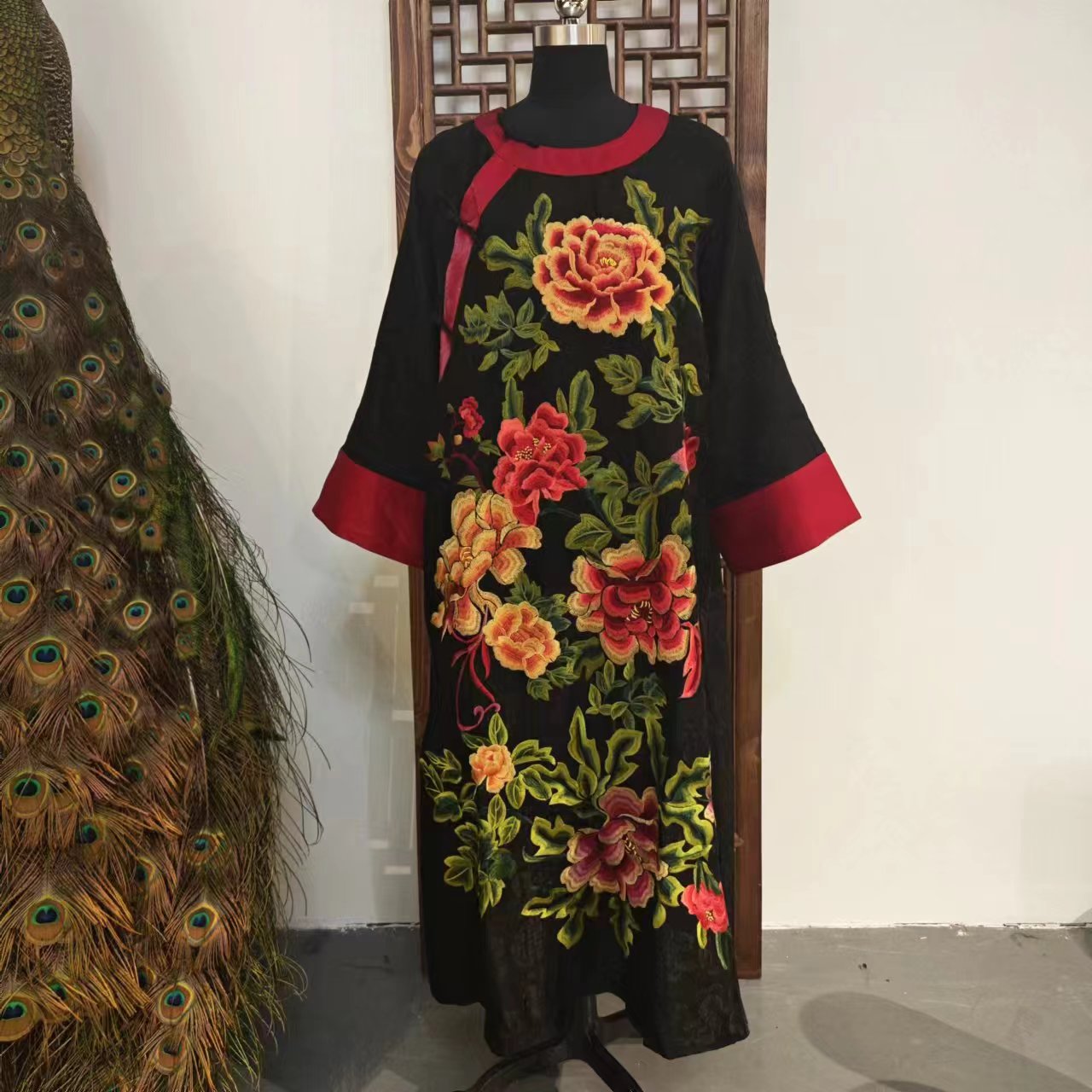 凤徕兮私人定制黑底牡丹刺绣包边盘扣上衣HY1083-1