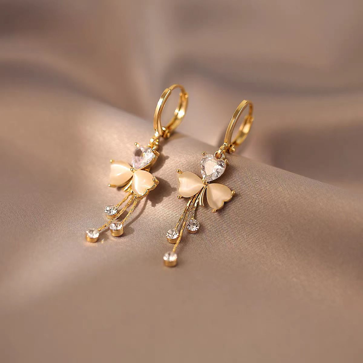 流苏三叶草耳坠高级感轻奢独特显瘦耳扣气质小众长款耳环耳饰女