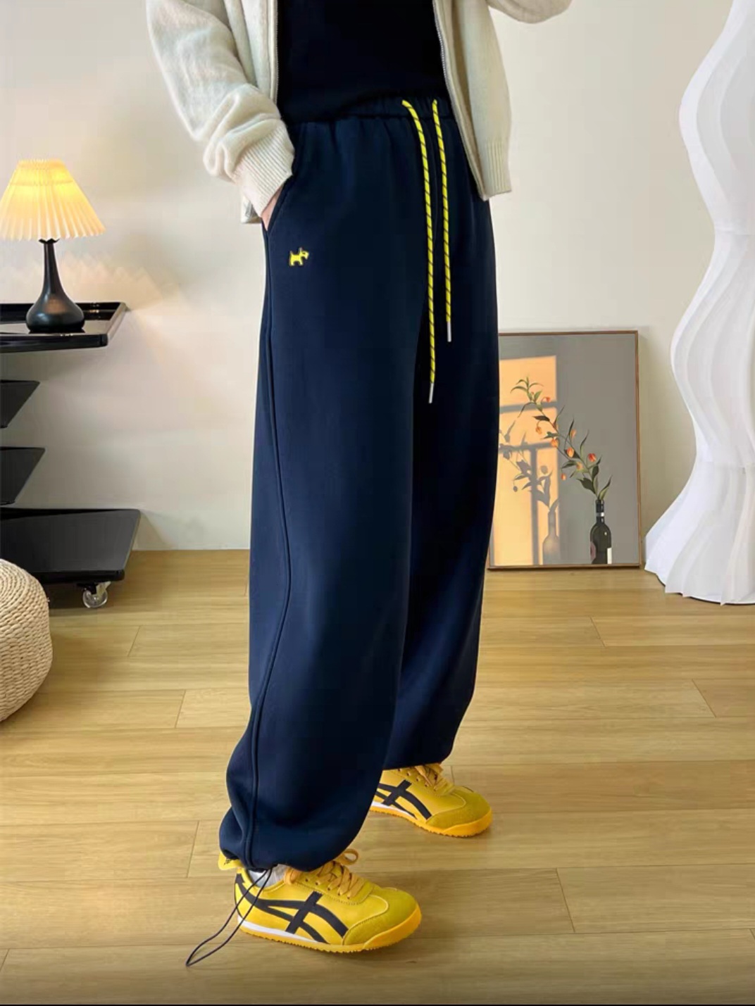 加厚保暖婴儿绒一体绒刺绣拼接松紧带女士卫裤冬季运动裤宽松直筒