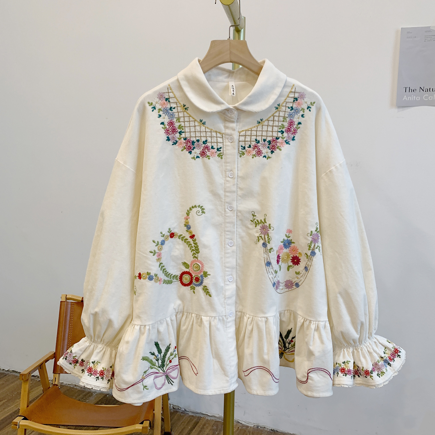 花环Y3225刺绣灯芯绒全开扣翻领衬衫